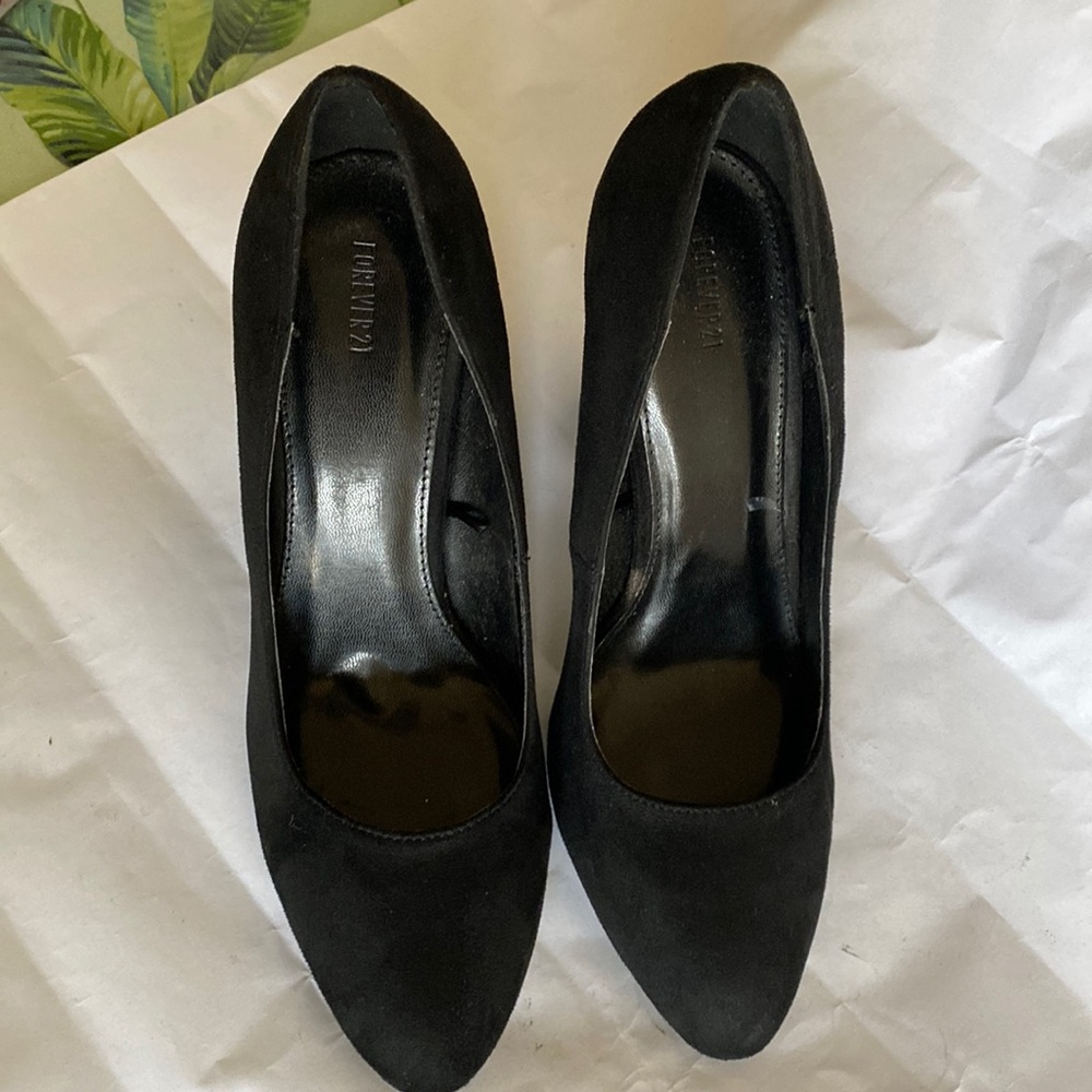 Black high heel shoes size 10